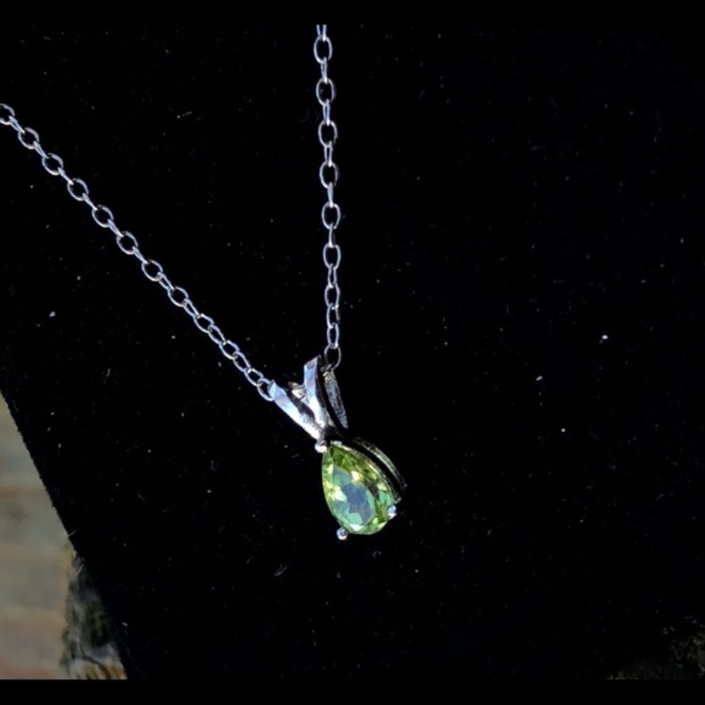 925 Sterling Silver Pear Cut Peridot - Picture 5 of 8